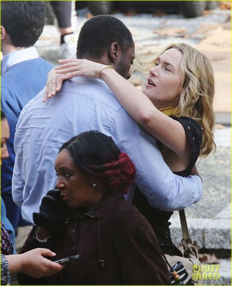 Photo Kate Winslet Idris Elba Kiss On Set 16 Photo 3863336 Just