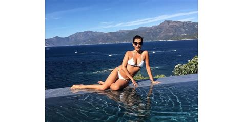 Cristina Cordula En Bikini Pendant Ses Vacances En Corse Purebreak