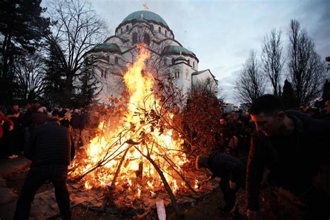 Ubre Ispred Hrama Svetog Save Nakon Badnje Ve Eri Blic