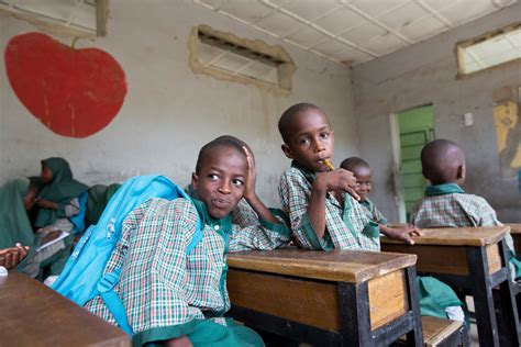 Ganador De Nansen Da Nueva Esperanza A Las Niñas Huérfanas Por El Conflicto De Boko Haram Acnur