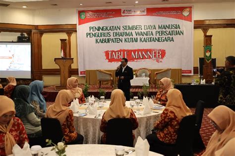 Ketua Dwp Kukar Yulaikah Sunggono Buka Pelatihan Table Manner Perspektif