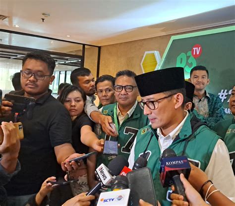 Viral Baliho Prabowo Gibran Di Padang Pakai Desain Ini Kata Sandiaga