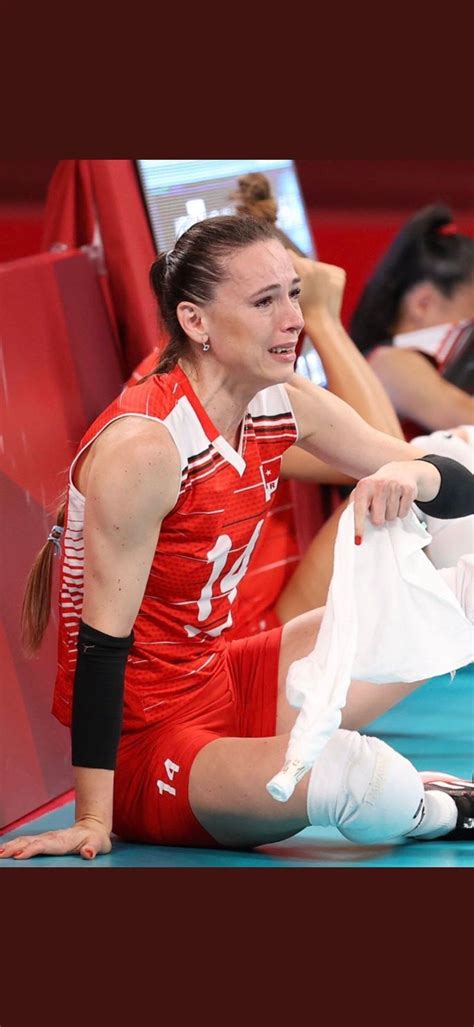 Tuğçe Kemer Adlı Kullanıcının Voleybol Panosundaki Pin Voleybol Saçı Voleybol Oyuncuları