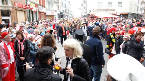 Weiberfastnacht Weiberfastnachtszug Jan Und Griet Youtube