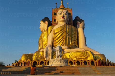 Huge Sitting Buddhas Ko Yin Lay Pupawadoy Monastery Near Ye Mon