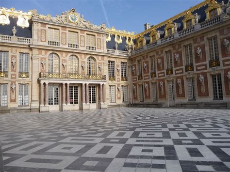 Versailles La Cour De Marbre Chateau Versailles Architecture