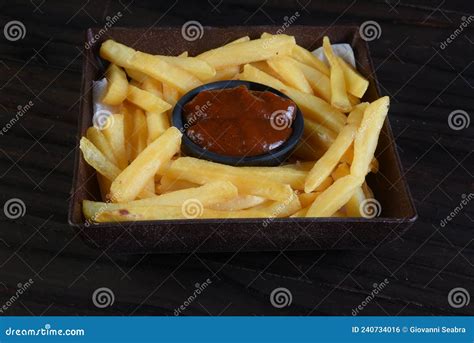 Batatas Fritas Cortadas Em Tiras Molho De Ketchup De Tomate