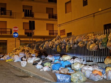 Rifiuti A Reggio Calabria Versace Risponde A Gualtieri