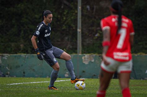 Pia divulga lista de convocadas para a seleção feminina duas