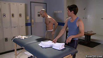 Los Deportistas Gay Adam Y Alex Chupan Sus Pollas En El Vestuario Solo En Suite703 XVIDEOS