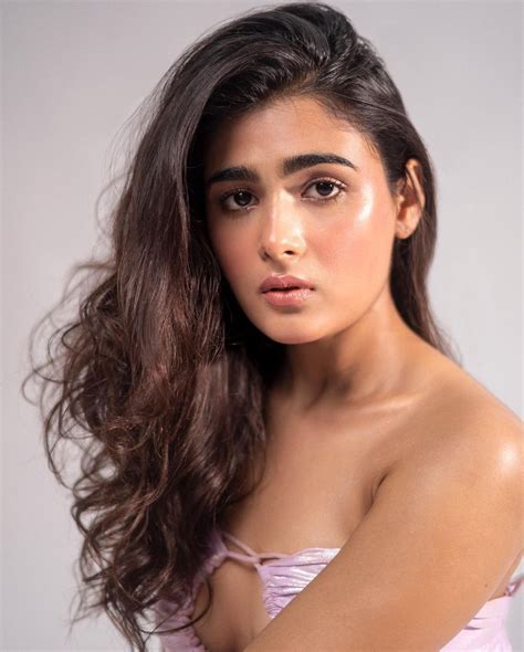 PHOTOS ஃபடடன உடலல கதத கடடம ஷலன பணட ஹடடன படடஸ Shalini Pandey Hot