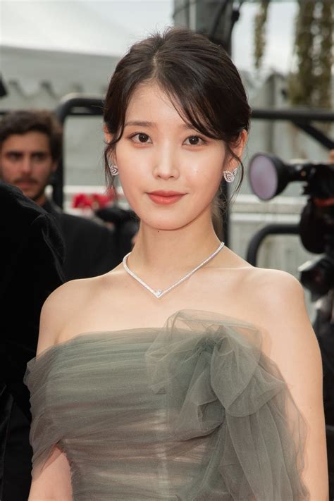 韓国の女優であり歌手のiu（アイユー）がショーメのジュエリーを纏い、第75回 カンヌ国際映画祭に登場 Lvmh ウォッチ・ジュエリー