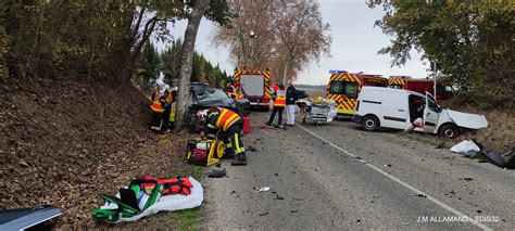 Spectaculaire Accident De La Route Les Victimes S En Sortent