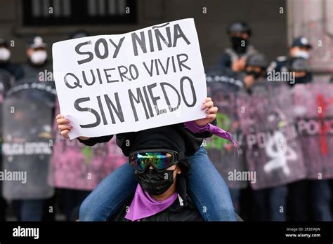 Toluca M Xico Marzo Mujer Se Une A Una Protesta Contra La