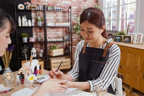 Les 3 métiers pour se reconvertir dans lesthétique