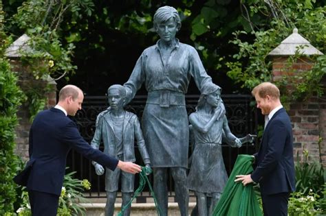 Reconciliación Guillermo y Harry inauguran estatua en honor a la prin