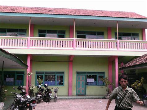 SMP NEGERI 5 PONOROGO - annibuku.com