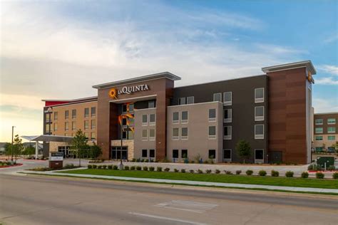 La Quinta Inn & Suites by Wyndham Pflugerville | Pflugerville, TX Hotels