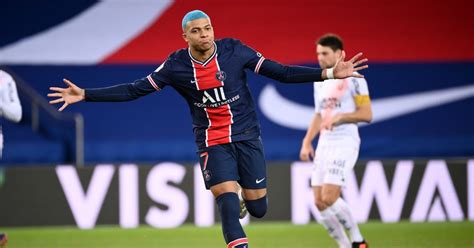 Blue Haired Mbappe Helps Psg Keep Pace With Lille New Straits Times