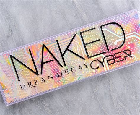 Urban Decay Naked Cyber Eyeshadow Palette Review Swatches FRE