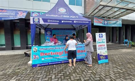 Universitas BSI Kampus Ciledug Gelar Tradisi Tahunan Berbagi Nasi Box