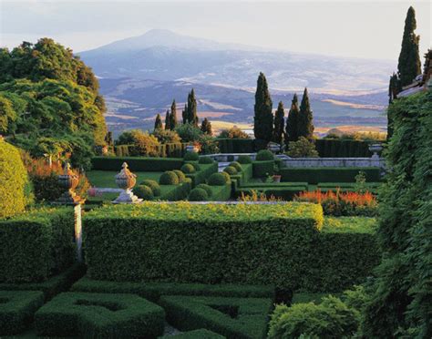 Slow Traveling In Tuscany Gardens In Tuscany Villa La Foce Podere