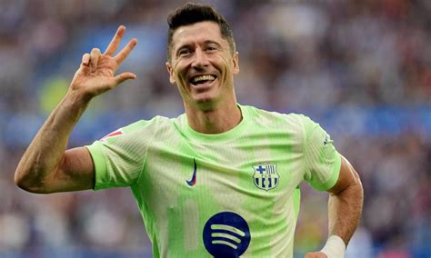 La Liga Lewandowski Hat Trick Powers Barcelona To Alaves Victory