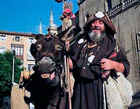 Do you want to know about medieval pilgrims´clothing? – Camino Travel Center