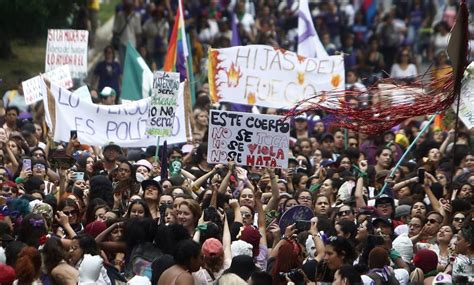 Multitudinaria Marcha Feminista En Bogotá Bogotá Ilustrada