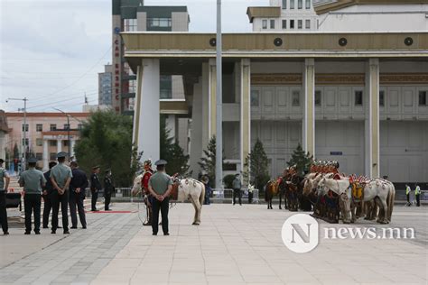 Фото Төрийн есөн хөлт цагаан тугийг цэнгүүллээ Newsmn