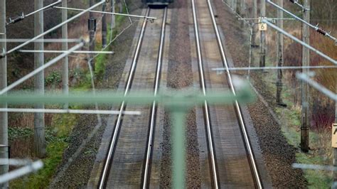 Streit Im Bahnhof Gelsenkirchen Aggressiver Mann Wird Auf Gleise