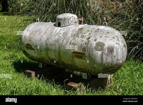 Large Propane Tanks Hi Res Stock Photography And Images Alamy