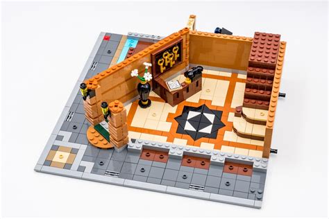 Review LEGO 10297 Boutique Hotel Modular 2022 HelloBricks