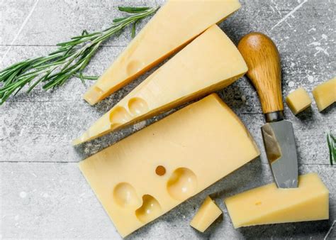 18 Awesome Ways To Substitute For Cheddar Cheese White And Yellow