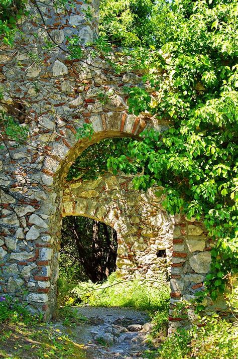 Discover The Byzantine City Of Mystras In Peloponnese Greece