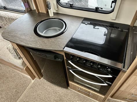 Lunar Quasar 564 4 Berth Touring Caravan 2015 Bridgend Leisure Vehicles
