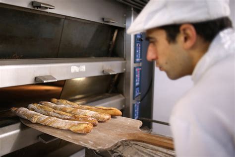 Frans Zlar N Nl Baget Ekme Inin Baguette S Rr Nedir Ht Gastro