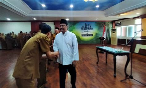 Awali Tahun Baru Pemkot Pasuruan Mutasi Empat Pejabat WartaBromo