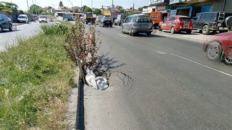 Дупка в асфалта в кв Възраждане Новини