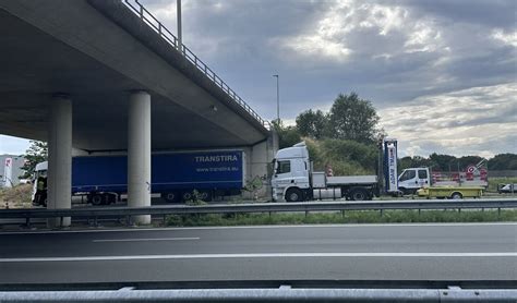 Vrachtwagen Met Klapband Zorgt Voor File Op A50 Nistelrode Mooi Bernheze