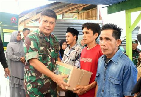 Bedah Rumah Warga Mamuju Jadi Layak Huni Danrem Tatag Semoga