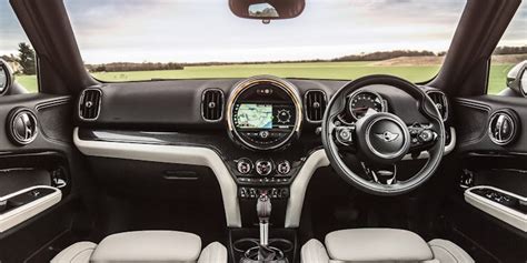 MINI Countryman Interior & Infotainment | carwow