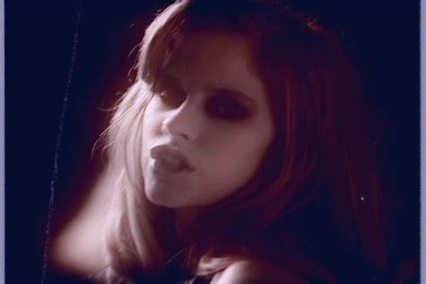 Avril Lavigne Nobody S Home Music Video Screencaps HQ Music