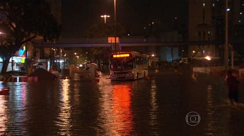 Forte Chuva Provoca Transtornos Na Zona Norte Do Rio E Na Baixada