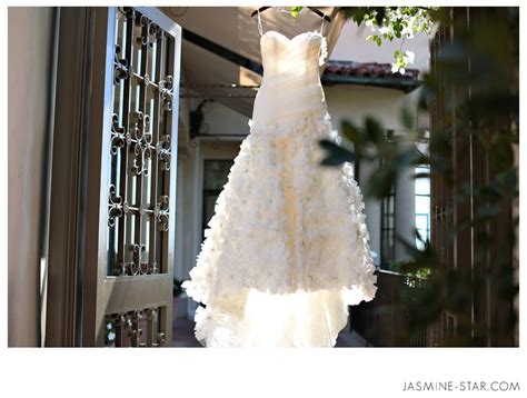 FAQ : How to Photograph a Wedding Dress - Jasmine Star