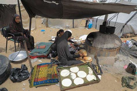 240510 GAZA May 10 2024 A Palestinian Woman Makes Bread At A