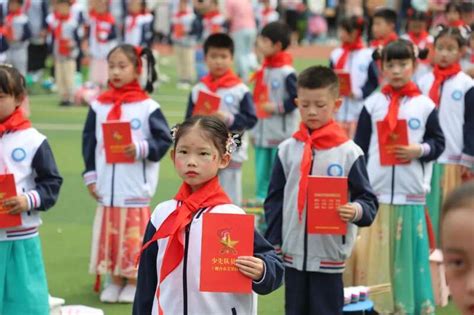 烟台市“学习二十大 争做好队员”新队员入队示范活动举行 腾讯新闻