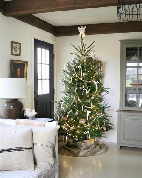 Ways You Can Use Christmas Tree Bows In Your Holiday Home