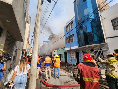 Incendio De Gran Magnitud En Bre A Consume Tres Casas De Material Noble