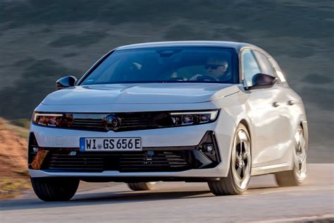 vauxhall astra gse  review  warm vauxhall  electrified